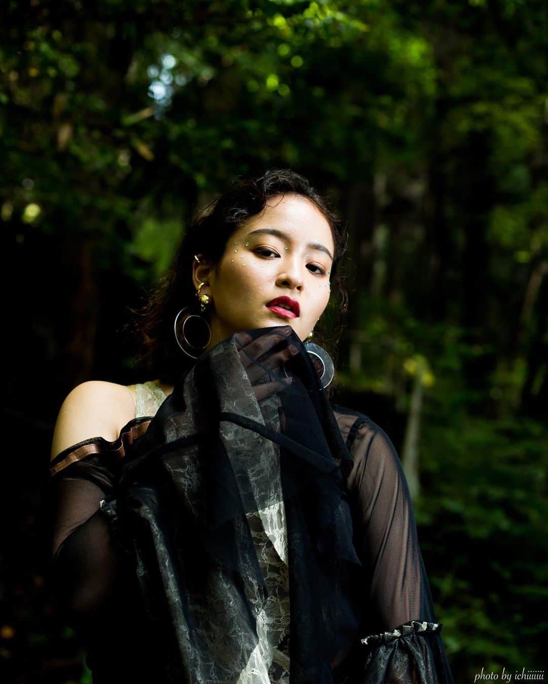 Yakoさんのインスタグラム写真 - (YakoInstagram)「🌿🌿🌿🌿🌿🌿  photo by @ichiiiiiii costume by @_nude_collection_  (produce by @0sayakaimai0 made by @immn_____) make up & hair set by @ma_t1819  assistant @10gxxx   #portraitphotography #portraitmodel #photo_japan #beautiful #japanesegirl  #yakooricci #HAKARIfamily #model  #coolgirl #deepforest #green #nature #gifu #nagoya  #ポートレート撮影 #ポートレート#ポトレ #ポートレート女子 #森ポートレート  #幻想の森 #被写体 #被写体モデル #被写体サーチ #森 #自然 #岐阜 #板取川  #photo_by_ichiiiiiii #市川写真館」10月2日 17時11分 - yakkkko.y