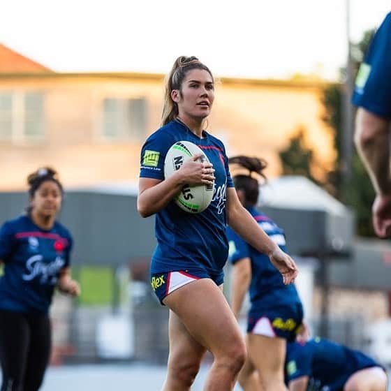 シャルロッテ・キャスリックのインスタグラム：「Thankyouuuu everyone for the support, I can’t wait to play my first game of Rugby League tomorrow 🐓🤍」