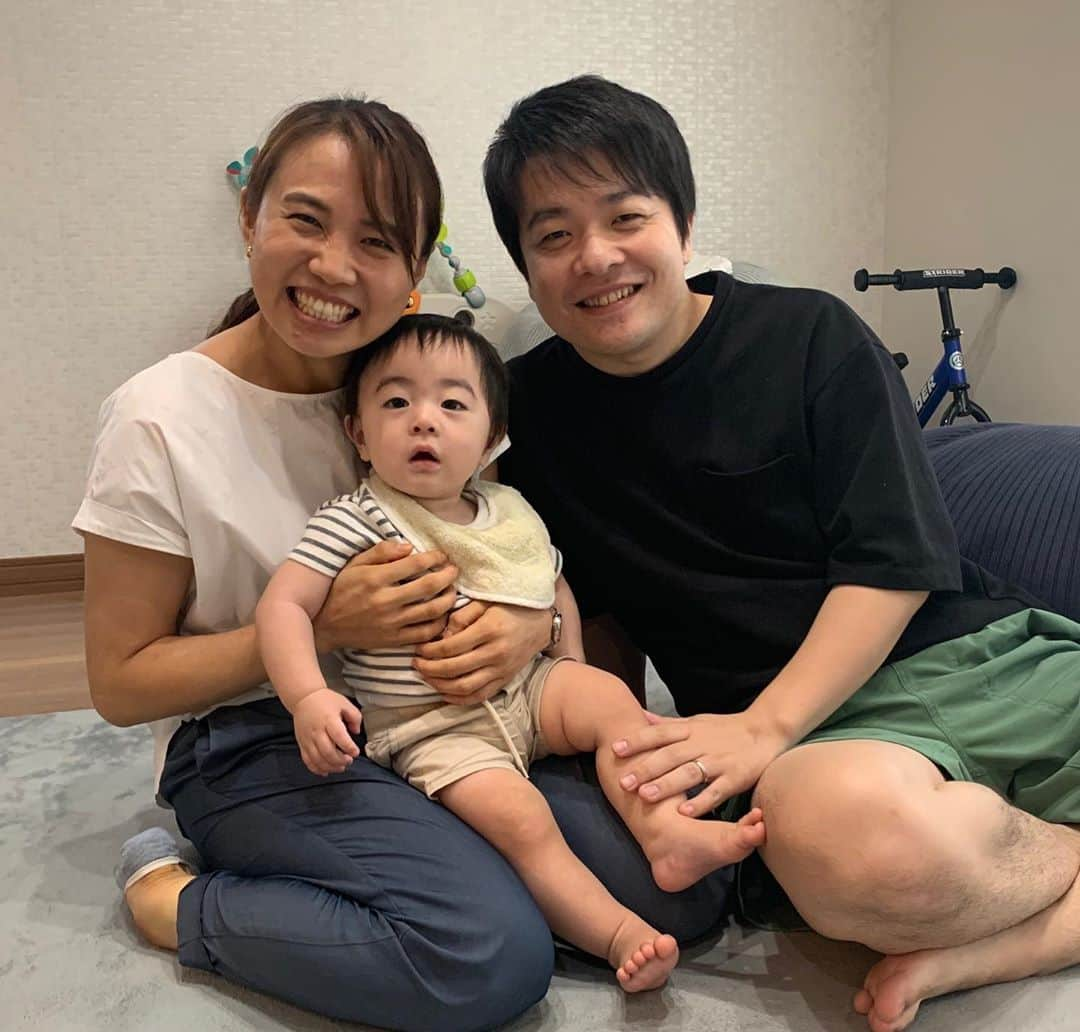 岸川聖也のインスタグラム：「大先輩の平野さんが遊びに来てくれました😊👶🏻 平野さんとは仙台育英学園の先輩後輩の関係ですし、二度のオリンピックも一緒に出場しました。 とても尊敬している先輩の一人です。 奥さんとも以前から仲良くしてくれて、息子とも初対面でしたがたくさん遊んでくれました👶🏻 この日の8割は平野さんが喋ってました🤣笑 #平野早矢香」