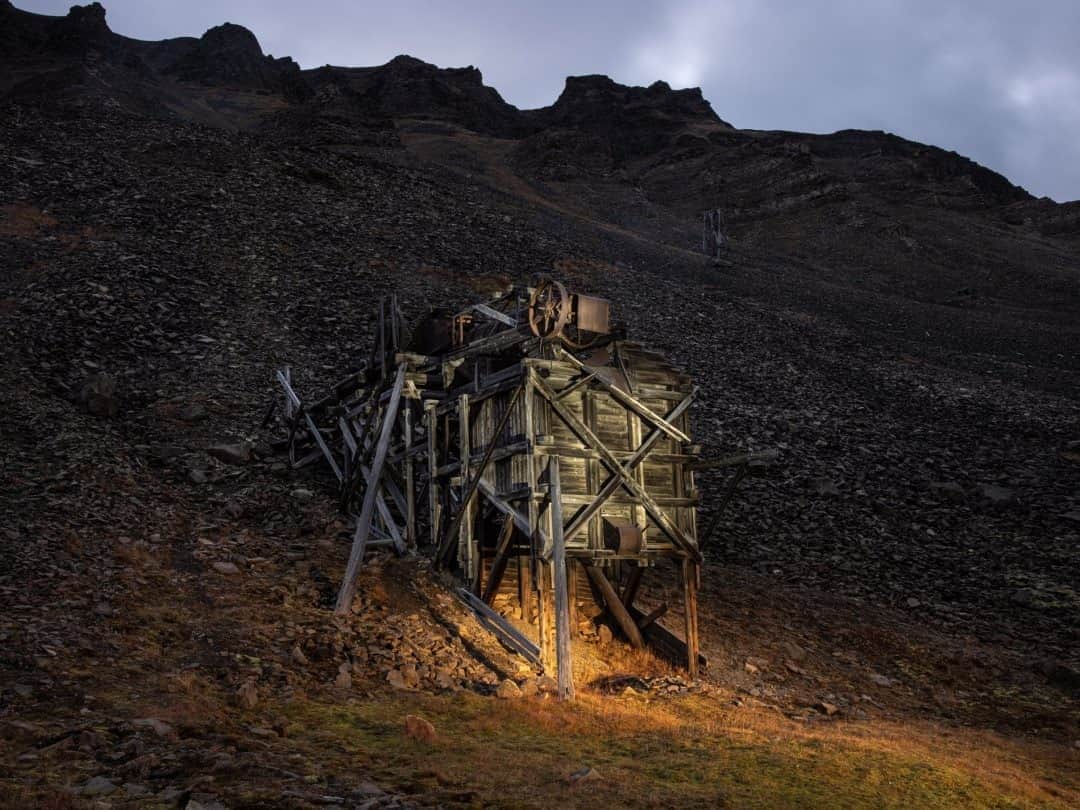 National Geographic Travelさんのインスタグラム写真 - (National Geographic TravelInstagram)「Photo by @paoloverzone / The 20th-century coal-mining industry on Spitsbergen (Svalbard, Norway) left many facilities, like this one in Longyearbyen, behind. I always visit these sites to feel the history of these unique places. Follow @paoloverzone for more photos and stories.」10月2日 17時08分 - natgeotravel