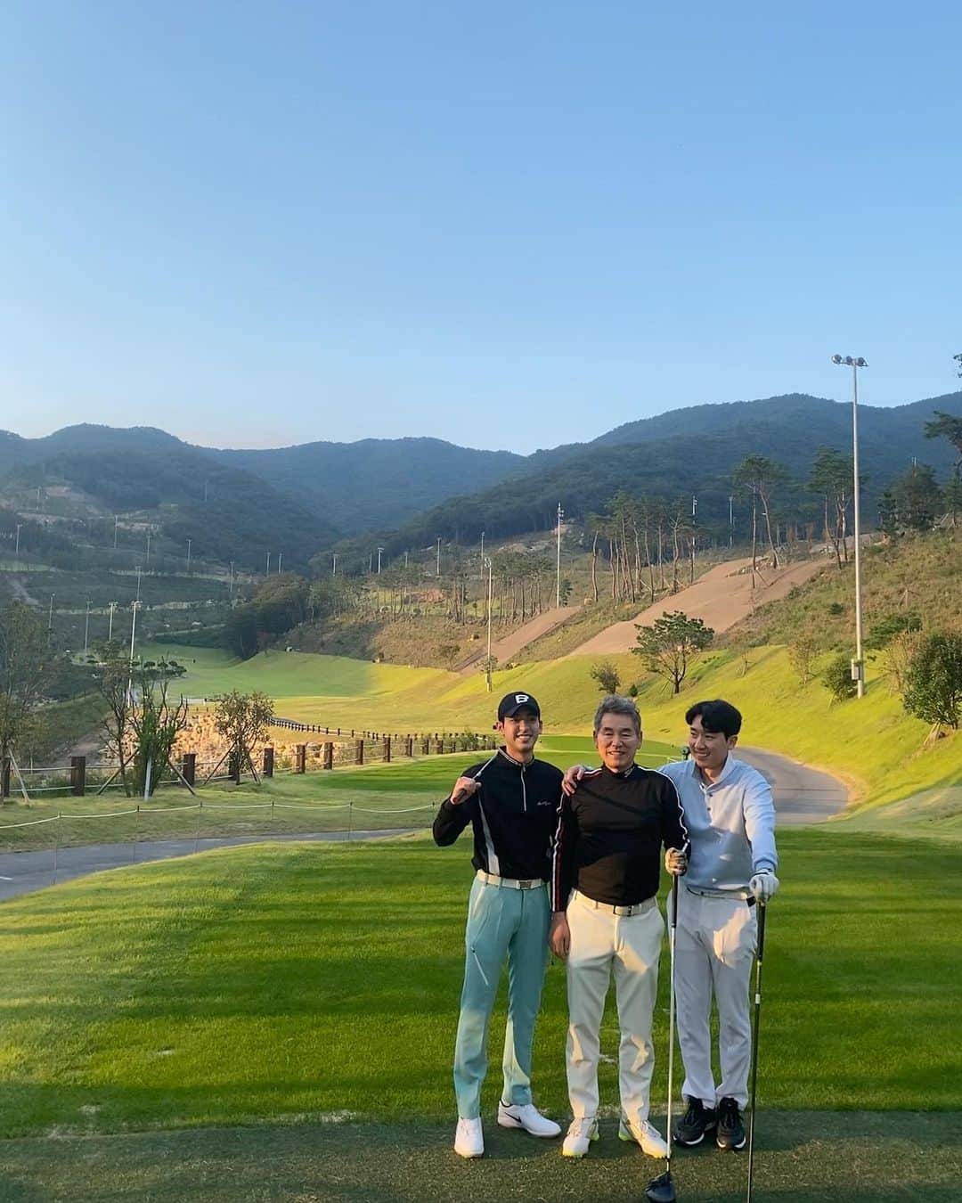 ソン・ジホのインスタグラム：「버디에 라베에 엄마가 싼 김밥까지 완벽한 추석⛳️ #89타」