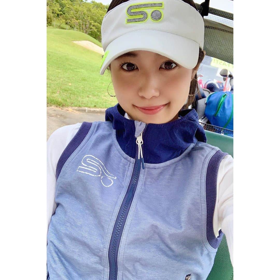 VANRIさんのインスタグラム写真 - (VANRIInstagram)「* ドレスコード青系×白にしたんだけど様々w #みんな違ってみんないい  それぞれ個性強くて朝から楽しいでしかなかった これでスコアも良かったらもっと最高🤔w #100切りはまだまだ遠い  #女子ゴルフ #golf #ゴルフ女子　 @akinamiyano @aiharakawa93 @kantani_ayumi  みんなまたすぐ行こね〜🏌🏻‍♀️✨」10月2日 17時19分 - vanri0121