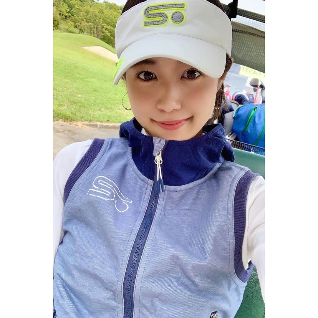 VANRIのインスタグラム：「* ドレスコード青系×白にしたんだけど様々w #みんな違ってみんないい  それぞれ個性強くて朝から楽しいでしかなかった これでスコアも良かったらもっと最高🤔w #100切りはまだまだ遠い  #女子ゴルフ #golf #ゴルフ女子　 @akinamiyano @aiharakawa93 @kantani_ayumi  みんなまたすぐ行こね〜🏌🏻‍♀️✨」