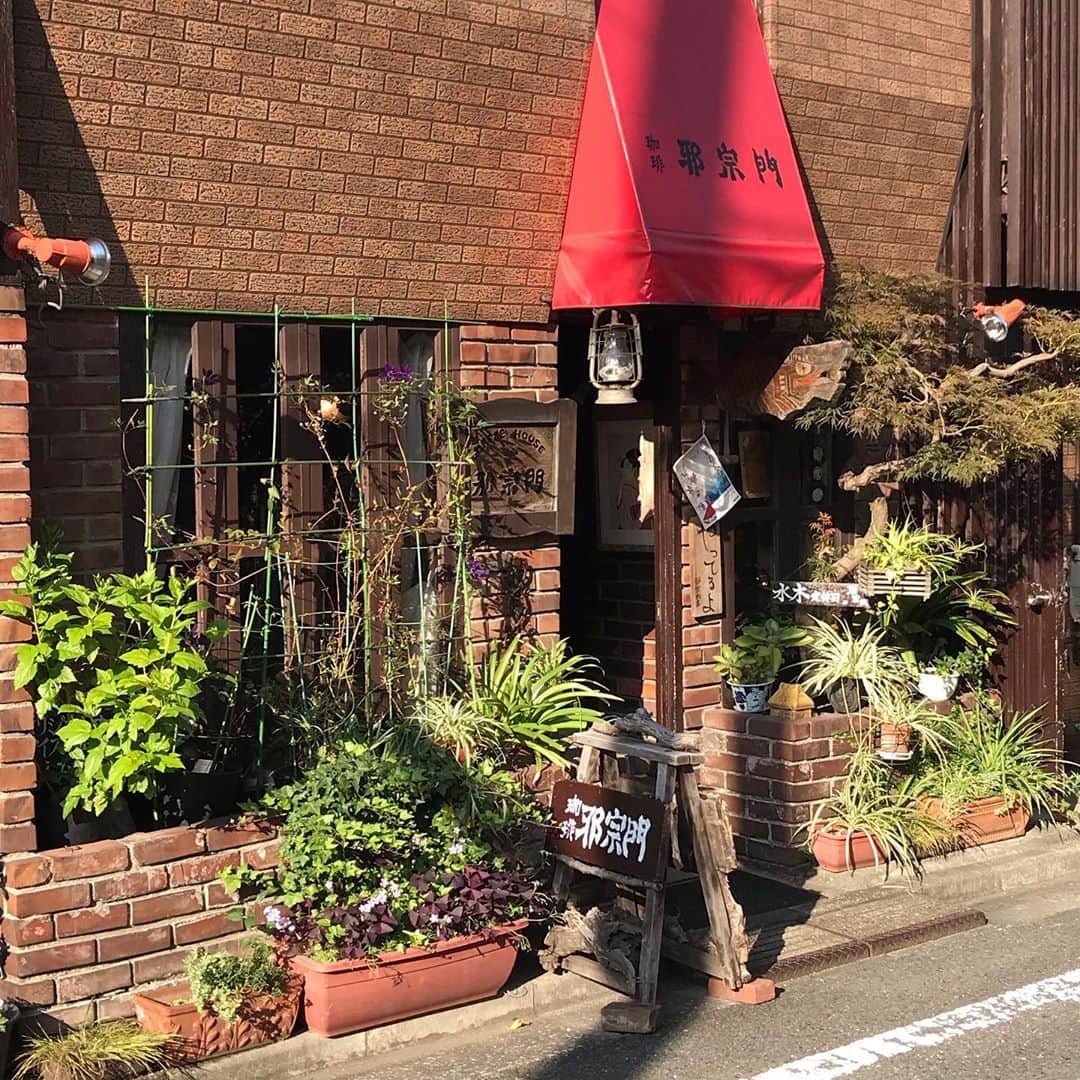 のインスタグラム：「世田谷代田 邪宗門　あんみつとブレンド珈琲 創業55年のマスターと代田下北沢近辺の戦時中戦後の話をしてもらい、とても勉強になりました。 珈琲もあんみつもとても美味しかった」