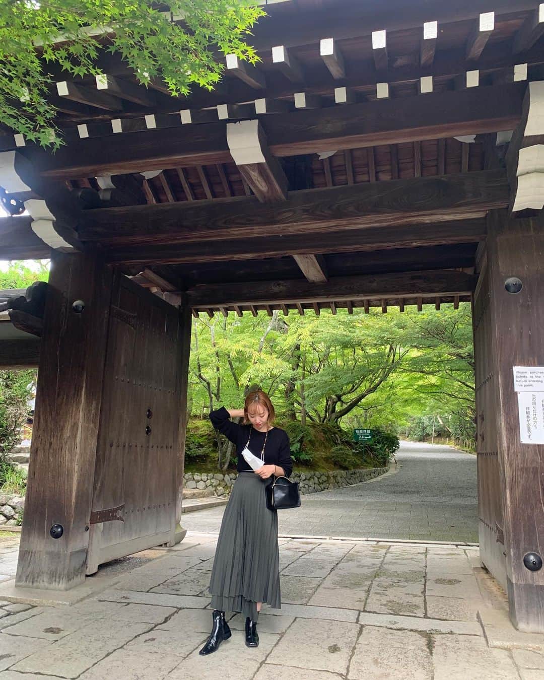 saanaaeのインスタグラム：「この間の大人の遠足🍁  朝に行ったからか 静かですごく良かった🍃 今の間にたくさん京都巡りしたいな。  #京都 #古寺巡り #住んでても行ってないとこばかり #NUEbyas」