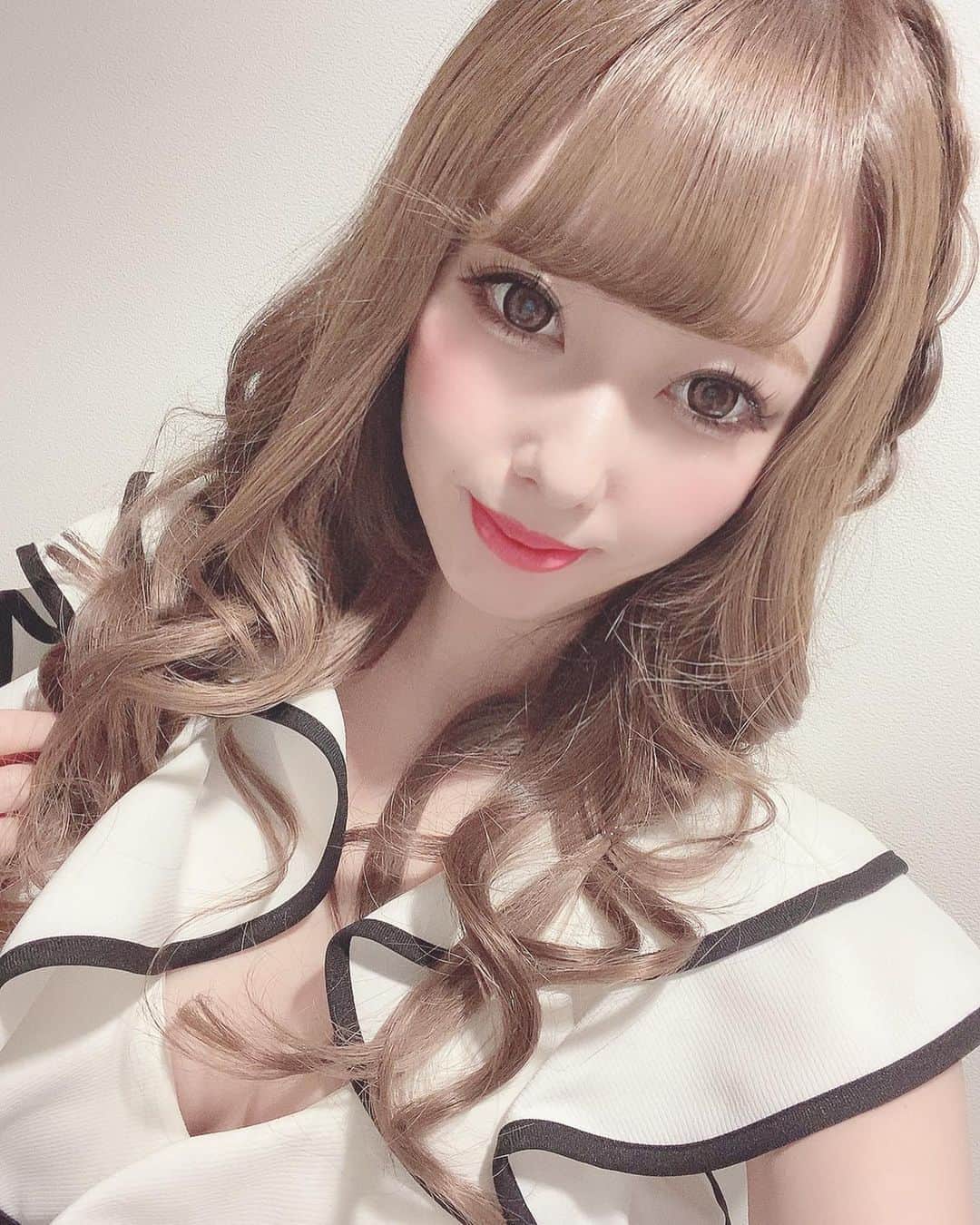 ゆんのインスタグラム：「🎂 . ケーキ買ってきてもらった🥺💕 . 明日は誕生日です🎉 . #ガーデン #ガーデン川崎 #川崎 #横浜 #新宿 #歌舞伎町#六本木 #銀座 #名古屋 #ミナミ #北新地 #神奈川 #すすきの #キャバクラ #キャバ嬢 #ガールズバー #シャンパン  #水商売 #夜職 #キャバ嬢メイク #キャバ嬢ヘアメイク #キャバドレス #ドレス #いいね返し #キャバ子ちゃんには騙されない #キャバ子ちゃん」