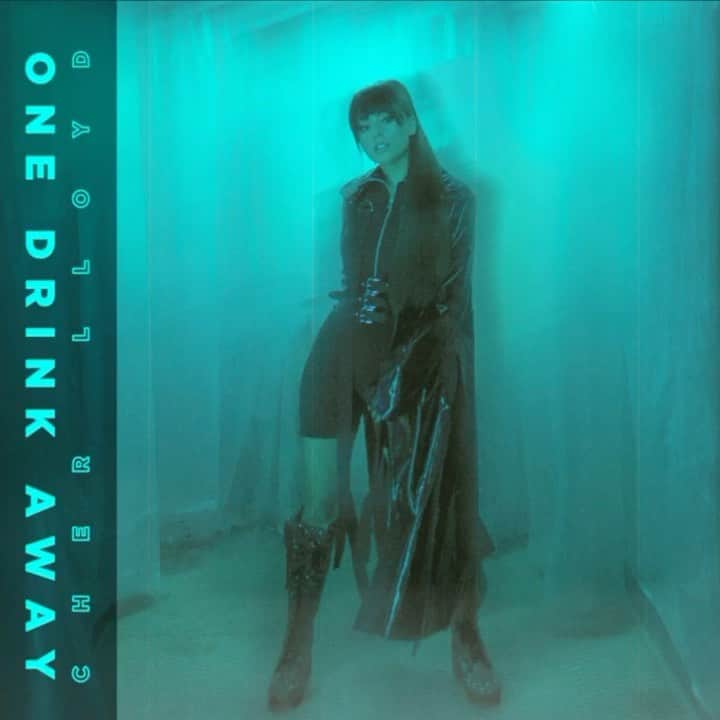 シェール・ロイドのインスタグラム：「ONE DRINK AWAY 🍸 is out NOW! Finally! I’m beyond excited for you all to hear it! From start to finish, co writing and recording this song has been my most enjoyable so far. From writing in London to recording in Berlin. The freedom to just be creative and give you music that is 100% me feels incredible. I can’t thank you enough @schoondochter @hogermusic @jumpa275 ! Making music with incredibly talented genuinely great people makes the whole experience even better! To those who have supported me continuously I thank you from the bottom of my heart. It’s here.. go listen, dance to it, add it to your playlists and make memories to it! Loads of love, Cher x」