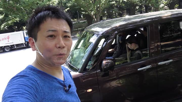 わっきーのインスタグラム：「スピードワゴン小沢さんのチャンネルで公開された調査編の続編になります。 こちらは僕のチャンネルで公開しています！  小沢さんと梅本まどかさんと一緒に調査編で決めた、 とあるところに行ってきました！  あのご当地グルメがドライブスルーで買えてしまう！？  YouTubeはこちら!↓ youtu.be/GmfAmInbxD0  #カラ2 #珍ドライブスルー #TOYOTA #PR」