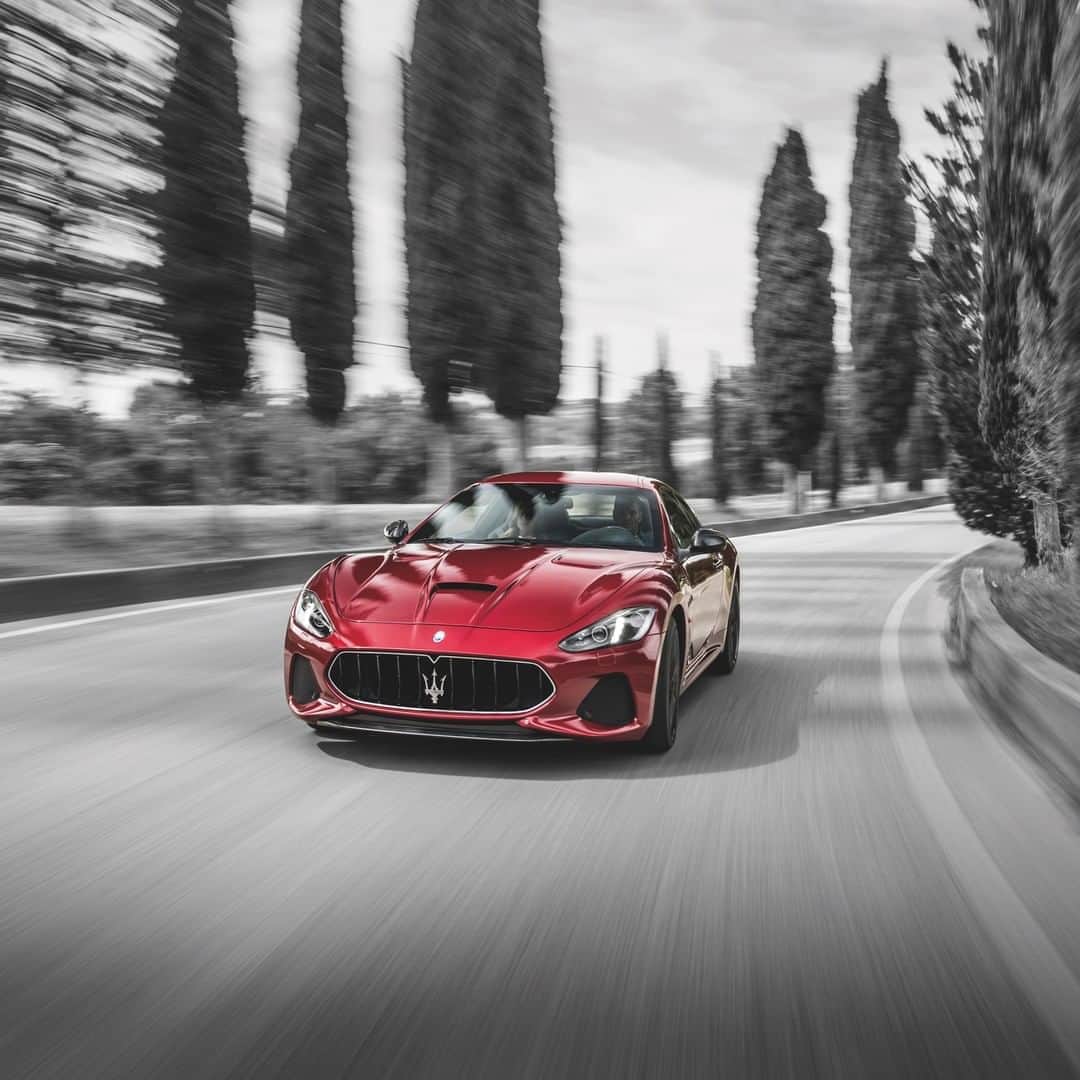 Maserati Japan | マセラティ ジャパンのインスタグラム：「MASERATI APPROVED Open Door Weekend 2020.10.3 (SAT) – 4 (SUN)   今週末、10月3日(土)・4日(日)の2日間にわたり、“MASERATI APPROVED Open Door Weekend”を開催いたします。  マセラティの妥協なき品質と保証は、新車でも認定中古車でも変わりません。Maserati Approved（ マセラティ認定中古車）プログラムによる121項目にもおよぶ、非常に厳しい基準に合格したエリートカーだけを、新たなオーナーの元にお届けいたします。  この機会に、珠玉の輝きを放つマセラティ認定中古車に、見て触れて、マセラティの魅力をご体感ください。  イタリアン ラグジュアリーの結晶、マセラティは、日本でさらに極まります。  皆様のご来場を心よりお待ち申し上げます。  詳細はこちら。 https://www.maserati.com/jp/ja/shopping-tools/Maserati-Approved-october-OpenDoorWeekend-campaign-web-to-lead  #Maserati #マセラティ #MaseratiJapan #マセラティジャパン」