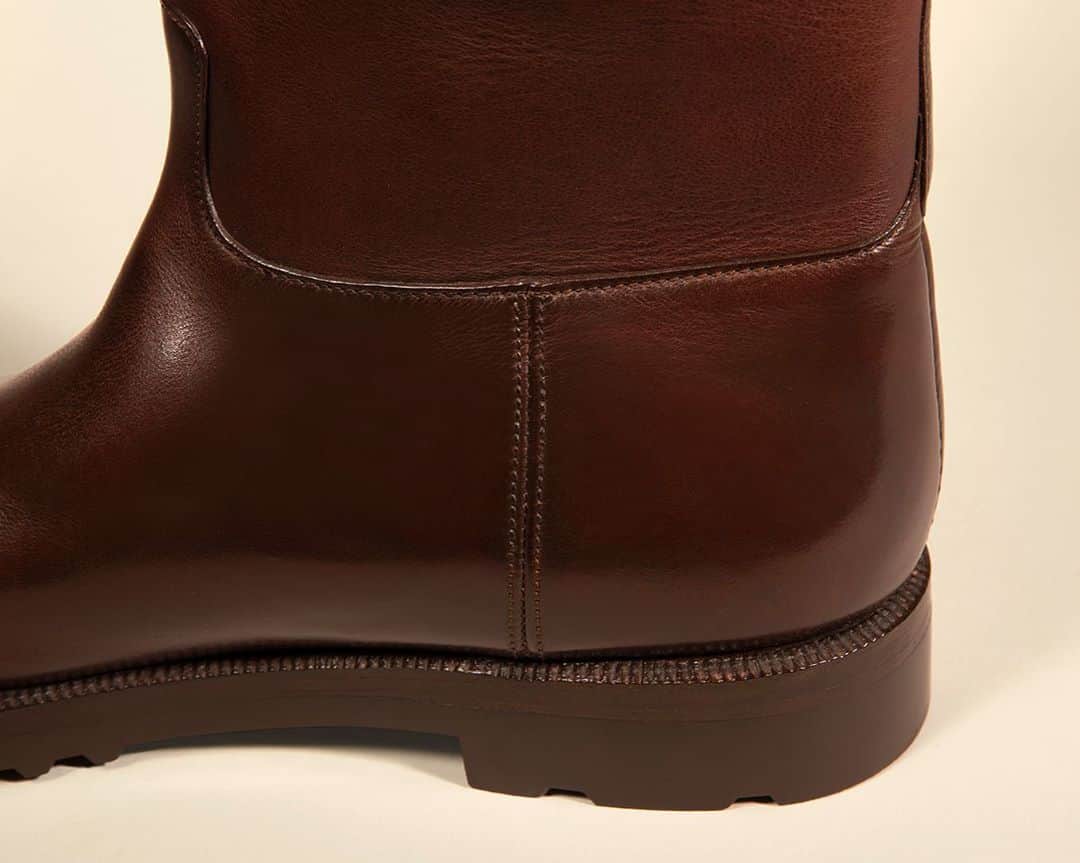 ジョンロブのインスタグラム：「From the Archive – Originally made for a client who was a big fan of the movie “The Wild One", this minimalistic nod to the motorcycle boot was hand-crafted in sumptuous dark brown Barenia leather. Two pull straps on either side of its shaft frame this mid-calf boot for easy wear, whilst its rubber sole and double-welt stitch ensure grip and resistance.  . #johnlobb #johnlobbbespoke」