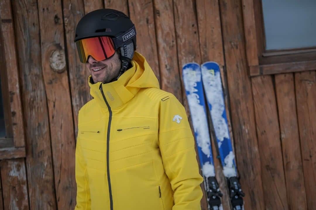 Descenteのインスタグラム：「Get your winter gear ready with Descente! The highly functional jacket with Descente original laser technology which applies sculpture-like D-laser design features. Only from Descente.  #descente#descenteski#designthatmoves#ski#skiwear#skijacket#snowsports#20FW#デサント#デサントスキー」