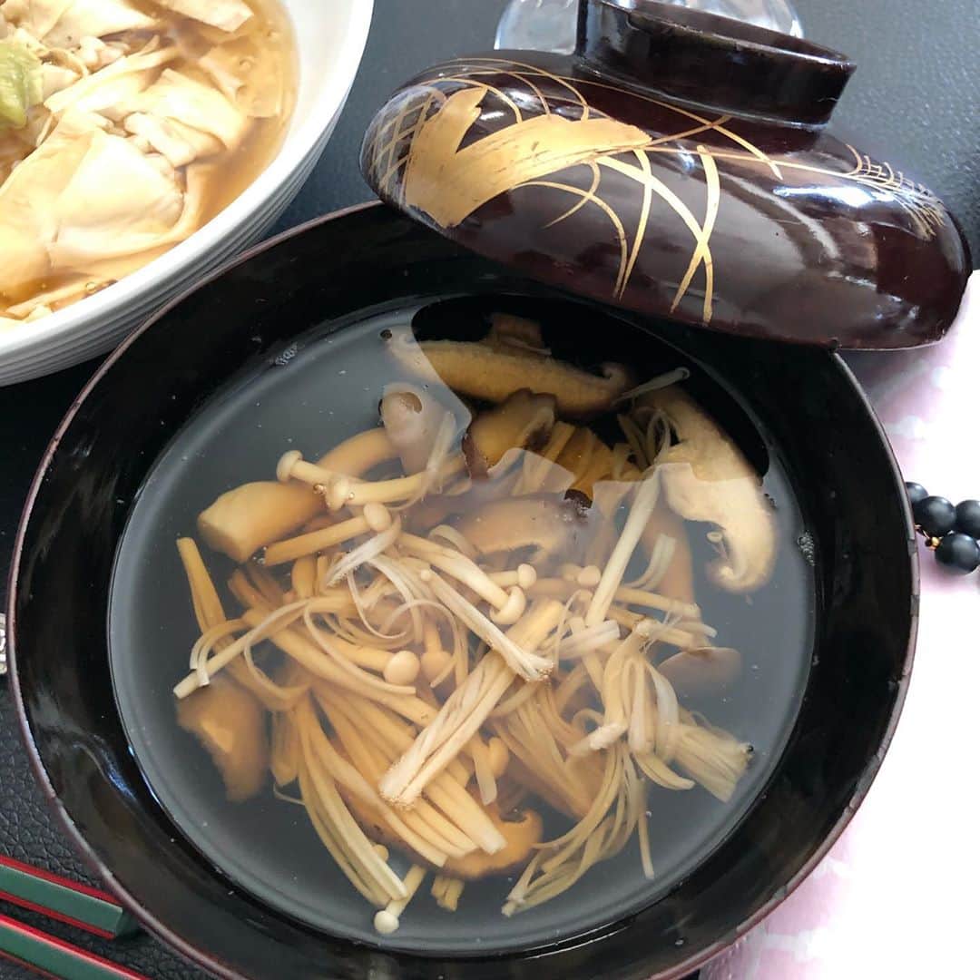 甘糟記子さんのインスタグラム写真 - (甘糟記子Instagram)「今月のお料理教室W.E.は和食だったよ〜(≧∀≦)  片栗粉で作る胡麻豆腐がとっても美味しくて、目から鱗(//∇//)  これは作らねば！  今回は久しぶりにえり　@eri_toriyama と一緒で、よしみちゃん　@yoshimiasada も初参加(o^^o)  美味しいコンビーフ屋さん情報もいただき、楽しいランチ会？いやいや料理教室でした(≧∀≦)  #趣味#和食#懐石#習い事#wetoyosu」10月2日 18時06分 - norihey924