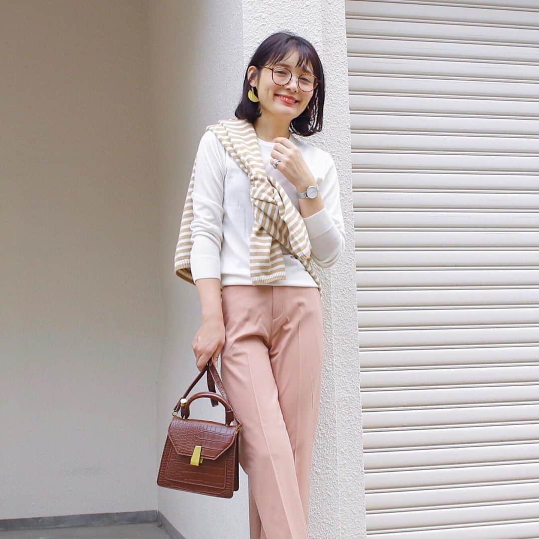 のインスタグラム：「▶︎昨晩は中秋の名月でしたね🌕😯 : お月見できましたか？🍡✨ : : 私はすっかり忘れていました😣 : : : 今夜こそは、時間をつくってゆっくり夜空の🌕を眺めてみようと思っています☺️✨🎶 : : 今日も満月だそうです🙏🏻 教えて下さりありがとうございました☺️🌕 : : 服もすっかり秋の装いです🍁 :  私は、重ね着ができるこの季節が一番コーディネートを楽しめる気がしています✨ : : 今日も素敵な夜をお過ごしください🌟 : : #UNIQLO #ユニクロ #ユニクロコーデ」