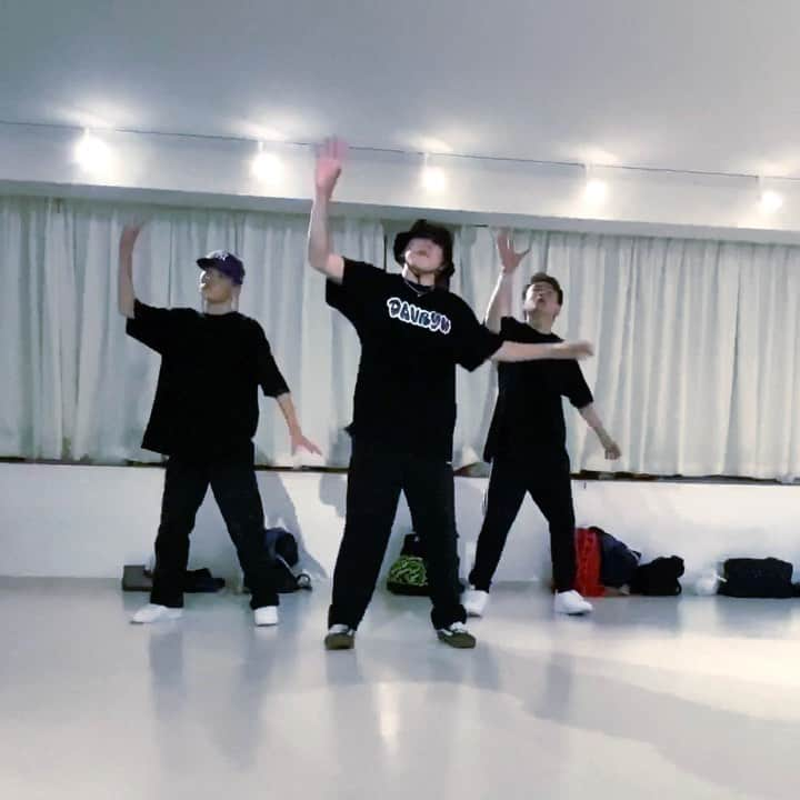 島雄壮大のインスタグラム：「@realpopsmoke - Dior⚗️⚗️ my choreo w/ @yosuke_the_taro @yumade5wasu   #souchin#davryu#w#kanaboon#kanaboonallstar#dance#fashion#japan#popsmoke#dior」