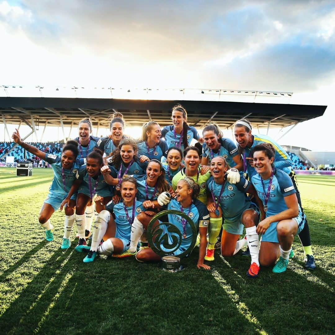 マンチェスター・シティFCさんのインスタグラム写真 - (マンチェスター・シティFCInstagram)「That was a good day 🏆 #onthisday 2016 #mancity」10月2日 18時32分 - mancity