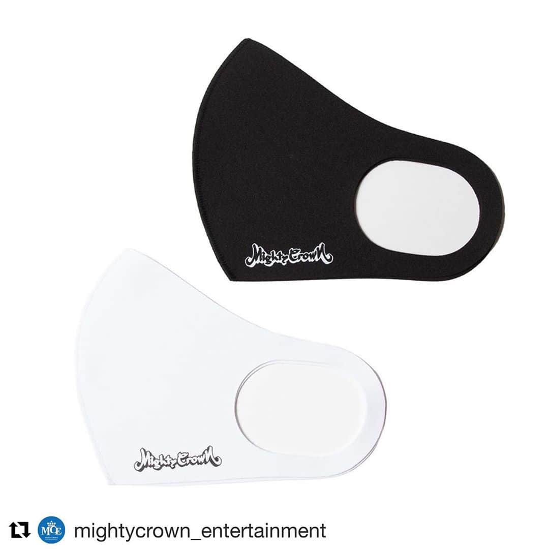 MIGHTY CROWNのインスタグラム：「#Repost @mightycrown_entertainment with @get_repost ・・・ MIGHTY CROWNのマスク！吸水速乾素材で洗って繰り返し使用できる素材で形も崩れにくいマスクの販売🔥 -  MIGHTY CROWN - 2枚組マスク　2800円  MIGHTY CROWNグッズからマスクが登場！ 軽いトレーニングやスポーツをマスクをしたままできるようにと開発されたマスク。 抗菌・消臭・吸水速乾・UVカットに加え、息苦しくなりにくいように、 口周りに空間を作り息がしやすい立体構造となっています  吸水速乾素材で洗って繰り返し使用できる素材で（使用目安100回）、 形も崩れにくいマスクです  @mightycrown @mastasimon @samicrown_lens @cojiecrown  #mightycrown #mask」