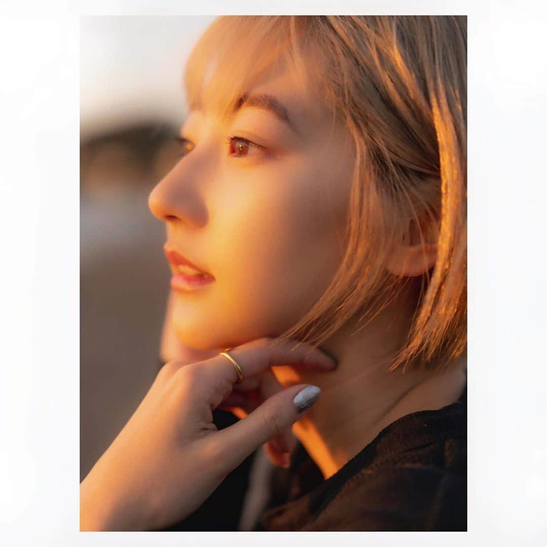 ロビンのインスタグラム：「Sunset vibes   Shooting  @rena_takeda   📸　 Robin Furuya   Thank you 🙏   #renatakeda #武田玲奈 さん」