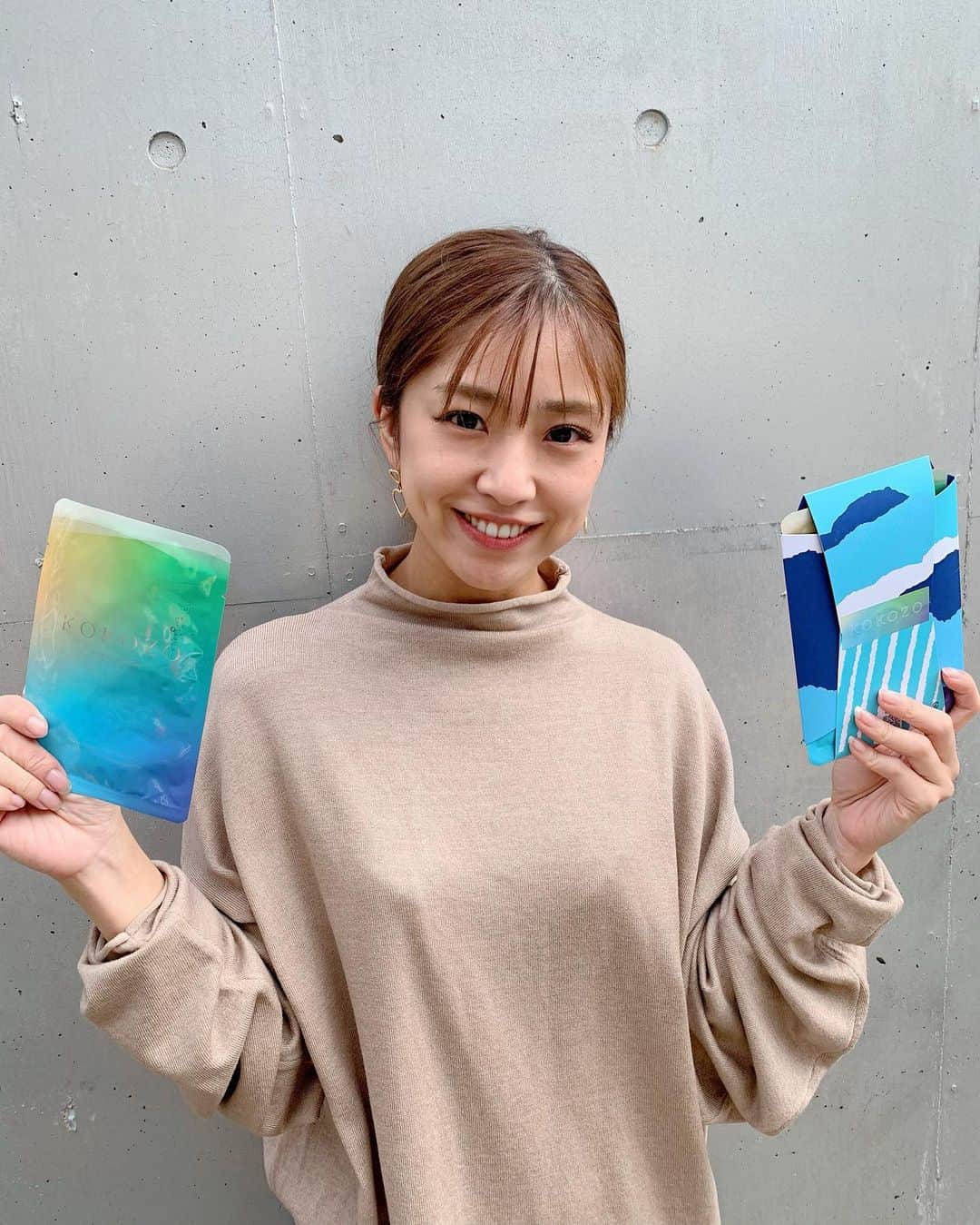 本橋優華のインスタグラム：「新しい挑戦や大好きな人に会う日、 "ここぞ"の日に向けてのフェイスマスク☺︎  効果はもちろん抜群だったけど、驚いたのが、、通常のフェイスマスクと違ってココナッツウォーター発酵させて作った100%天然のシートはそれ自体がタピオカみたいにプルプルでびっくり！ ↑ 怖いけど2枚目見てね  3枚ギフトもあるからおススメ🙋‍♀️ 私はリピートします。  #KOKOZO#ここぞのKOKOZO #sponsored#mask#facemask#beauty#skincare」