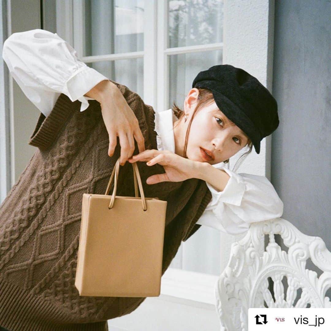 高橋愛さんのインスタグラム写真 - (高橋愛Instagram)「👜❤️ ㅤㅤㅤㅤㅤㅤㅤㅤㅤㅤㅤㅤㅤ ㅤㅤㅤㅤㅤㅤㅤㅤㅤㅤㅤㅤㅤ 可愛すぎる バック👜と、袖を外して ベストにしたニット🧶 ㅤㅤㅤㅤㅤㅤㅤㅤㅤㅤㅤㅤㅤ ㅤㅤㅤㅤㅤㅤㅤㅤㅤㅤㅤㅤㅤ  #Repost @vis_jp ・・・ ✔︎ ViS × AI TAKAHASHI﻿ SPECIAL COLLABORATION♥️﻿ ﻿」10月2日 18時58分 - i_am_takahashi