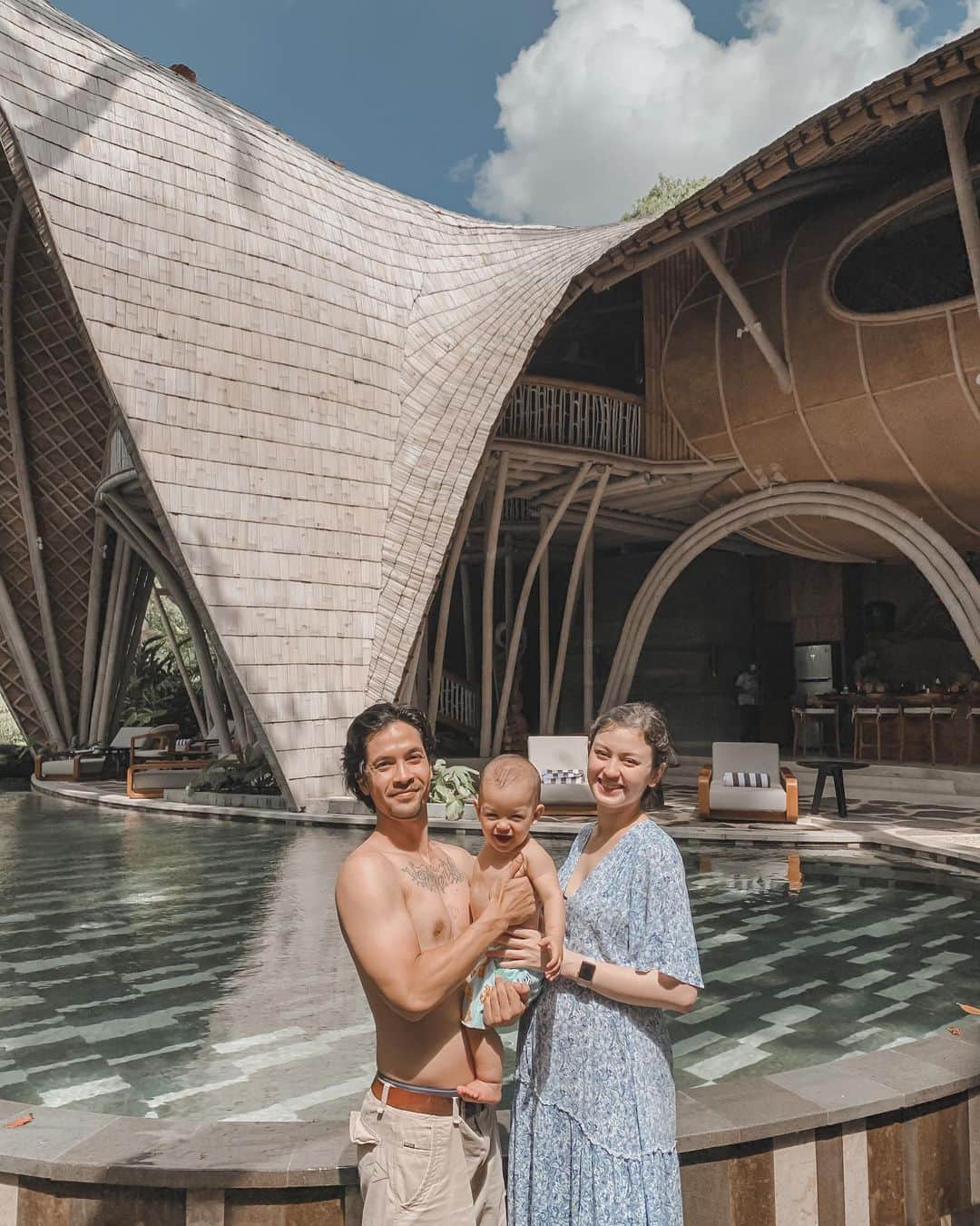 Kimberly Ryderのインスタグラム：「Ma petite famille.💗 @ulamanbali 📷 @andikadanapratama」