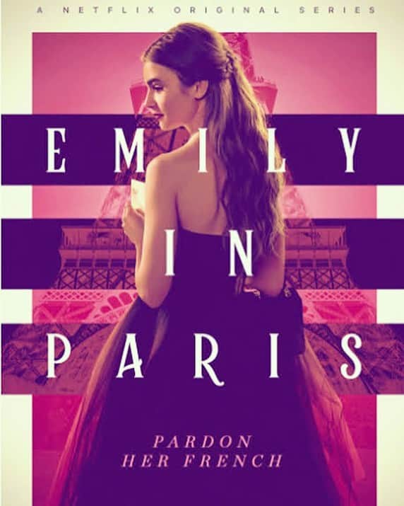 清水理沙のインスタグラム：「Netflix「エミリー、パリへ行く」 パリ版🇫🇷#SATC 💄✨ リリー・コリンズさん演じる、エミリー・クーパーの吹き替えを担当してます。 恋や仕事に奮闘するエミリー✊🏻🔥 何事にもチャレンジする姿は美しい。 可愛いファッションにも注目してください❣️  #emilyinparis  #エミリーパリへ行く」