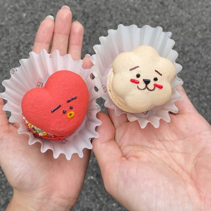 ぱんもんさんのインスタグラム写真 ぱんもんinstagram 新大久保のトゥンカロン ꪔ Bt21 のマカロン 黒花堂 の チョコブラウニー 480円 税込 ミルク 480円 税込 新大久保を歩いてたら かわいいトゥンカロンを見つけて衝動