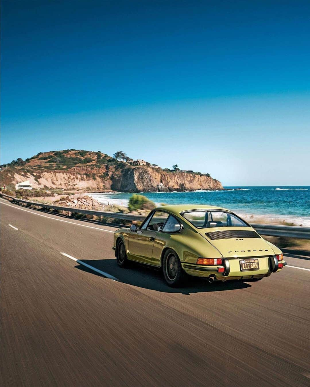 Porscheさんのインスタグラム写真 - (PorscheInstagram)「Welcome to Lara's world: precision driver, @thatporschegirl, surfs the asphalt to Hollywood with her 1969 911 T. Delve into her realm over on Christophorus. Link in bio.」10月2日 19時20分 - porsche