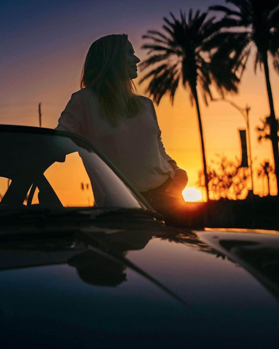 Porscheさんのインスタグラム写真 - (PorscheInstagram)「Welcome to Lara's world: precision driver, @thatporschegirl, surfs the asphalt to Hollywood with her 1969 911 T. Delve into her realm over on Christophorus. Link in bio.」10月2日 19時20分 - porsche