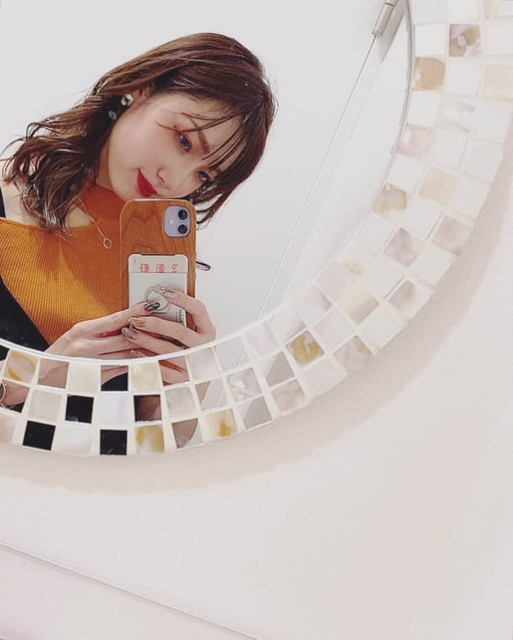 Rey（レイ）さんのインスタグラム写真 - (Rey（レイ）Instagram)「mirror越し。💎  #mirror  #かがみごし撮影  #鑑　#鏡  #トイレ #トイレが綺麗  #テンション上がる  #おしゃれな鏡」10月2日 19時24分 - rey_memory