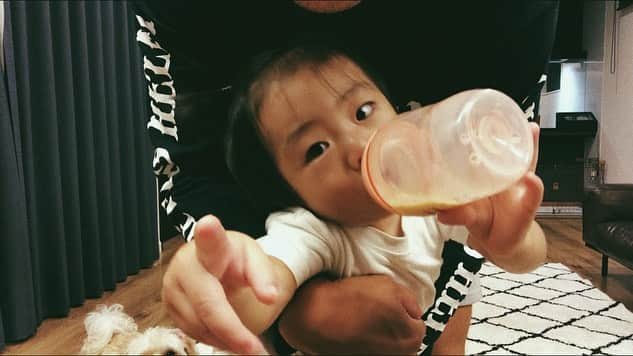 yoshiyaさんのインスタグラム写真 - (yoshiyaInstagram)「2020/10/02☀️  ㅤㅤㅤㅤㅤㅤㅤㅤㅤㅤㅤㅤ  赤ちゃんと僕  ㅤㅤㅤㅤㅤㅤㅤㅤㅤㅤㅤㅤ  swipe 👉2 10月もよろしく👶🏽  ㅤㅤㅤㅤㅤㅤㅤㅤㅤㅤㅤㅤ  👉3 豆乳だょ🍼 あーらよっと👶🏽❤︎  ㅤㅤㅤㅤㅤㅤㅤㅤㅤㅤㅤㅤ  どんな表情も愛くるし👨‍👦  ㅤㅤㅤㅤㅤㅤㅤㅤㅤㅤㅤㅤ  #息子 #パパ #親子 #親バカ」10月2日 19時39分 - 448_style