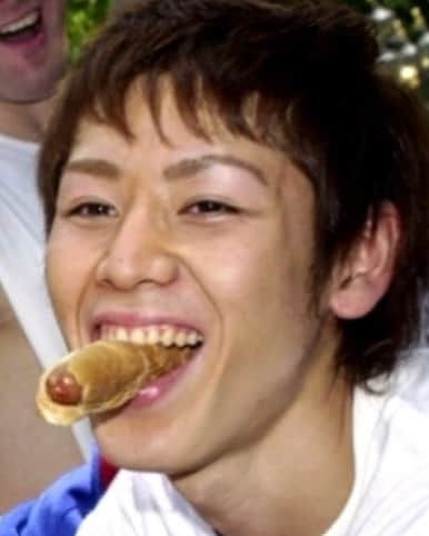 小林尊のインスタグラム：「たまには、ホットドッグでも吸ってみよ Let’s smoke a dog sometimes！🌭☁️ #fbf #2002 #hotdogs #大胃王」