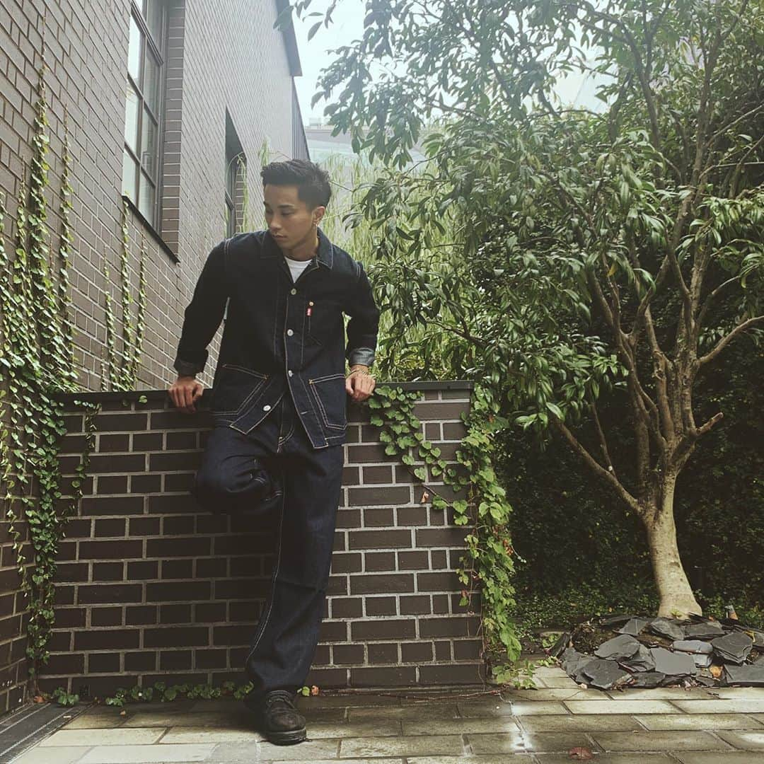 後藤慶太郎さんのインスタグラム写真 - (後藤慶太郎Instagram)「リーバイスのセットアップ  @levis_japan   ボトムスは普段より2サイズくらいあげてゆったり着こなし、デニムも好きなので季節的にももってこい  #type1ジーンズ #リーバイス #ktr #krump #fullcastraiserz #raiserz #dance #dancer #japan #blackiiimurai #fashion #denim #denimstyle #denimjacket #クランプ #ダンサー #dleague #fullcast」10月2日 19時35分 - goto_ktr