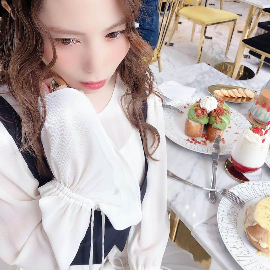 増田愛里菜さんのインスタグラム写真 - (増田愛里菜Instagram)「. 最近よくお世話になってるアンリアン（ @unelien0111 ）さん💕 . . . いつもやってもらう#筋膜リリース の効果がすごくて 💓 カチカチに固まってた部分が柔らか〜くなるの🥺✨ . お尻あたりなんてしゅんごいよ🐖💕 ふわふわ〜🍑💭 . . . #ハイパーナイフ #リンパドレナージュ  このふたつも合わせて施術してもらうと本当に身体スッキリするからオススメ🤸‍♀️🤸‍♂️💗 . ボディライン全然かわる！！ . . . わたしはたくさん食べちゃった日とか、大切な撮影の前の日とかに利用してるよ🥰💕 . . ドライヤーが  @refa_mtg なところも好き〜🛁🧺 . . . #筋膜リリース #ハイパーナイフ #リンパドレナージュ #エステ #プライベートサロン #アンリアン」10月2日 19時37分 - masuuu_324