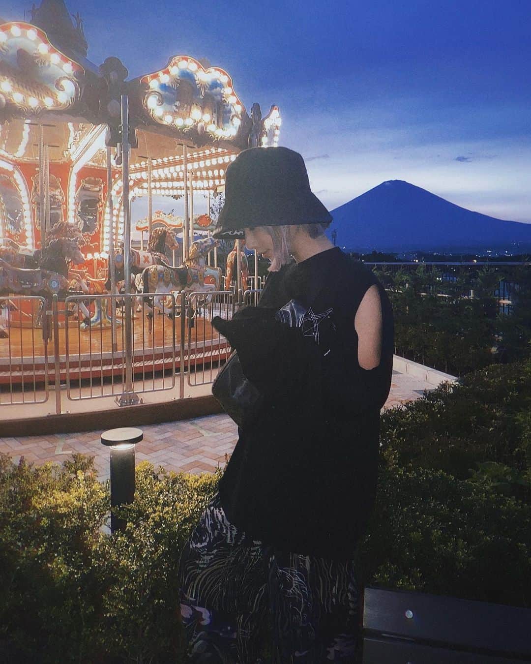 病夢やみいのインスタグラム：「富士山のすっぴん見ちゃった  #御殿場アウトレット #mtfuji#fujiyama#japan#ootd#fashion #philiplim#31philliplim#kudos #머리스타그램#헤어컬러링#단발머리#오오티디#대일리룩」