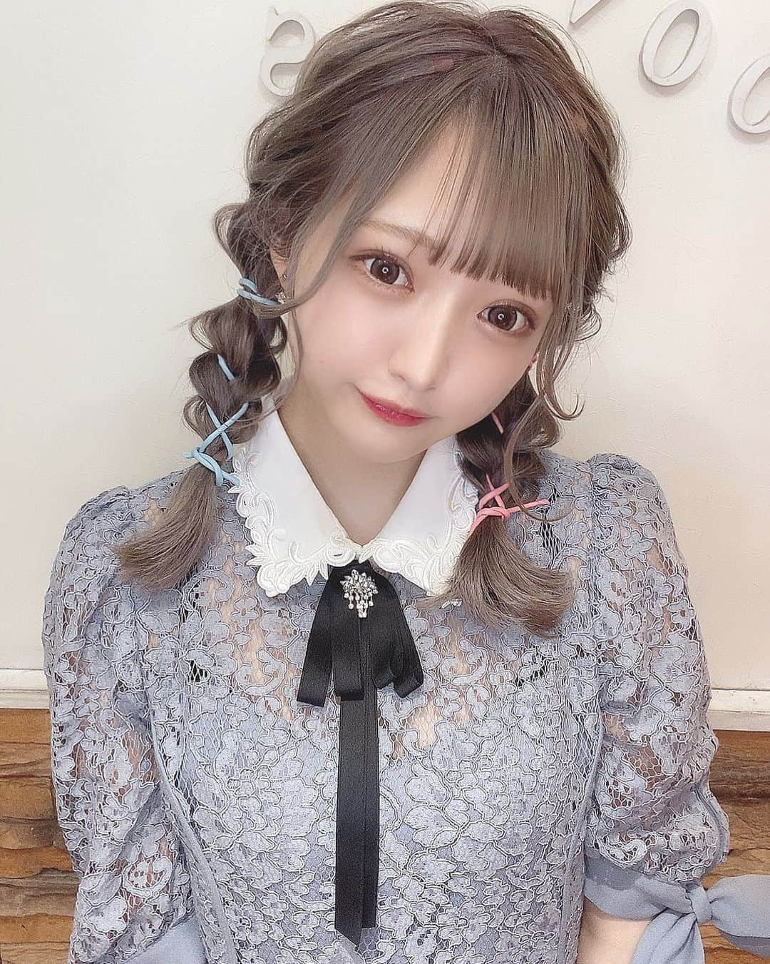 小林莉奈さんのインスタグラム写真 - (小林莉奈Instagram)「@otaku_hairdresser さんのツインテール魔法 第2弾🎶  キキララ〜〜っ  #三つ編み #三つ編みアレンジ #ツインテールアレンジ #アレンジヘア #ラベンダーアッシュ #ヘアアレンジ #オタク美容師 #量産型ヘアメ #量産型ヲタク」10月2日 19時37分 - rina_yoruami