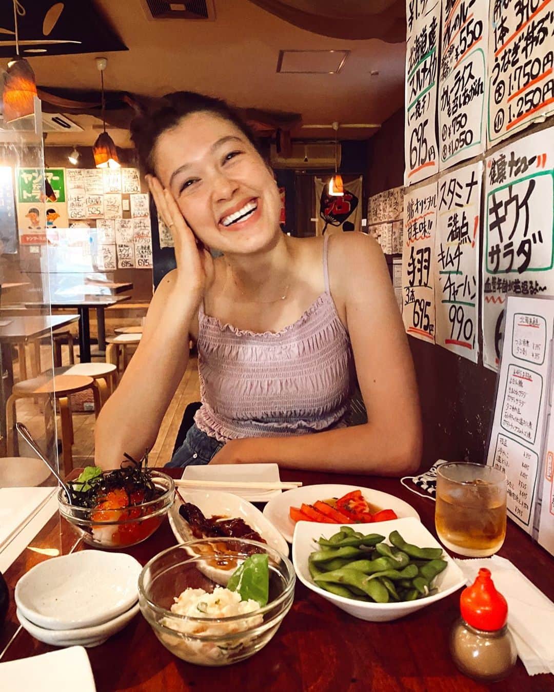 香華（KOuKA）のインスタグラム：「Can you tell that I’m a teensy bit happy to be back in Tokyo? 和食一番好き😍🇯🇵」
