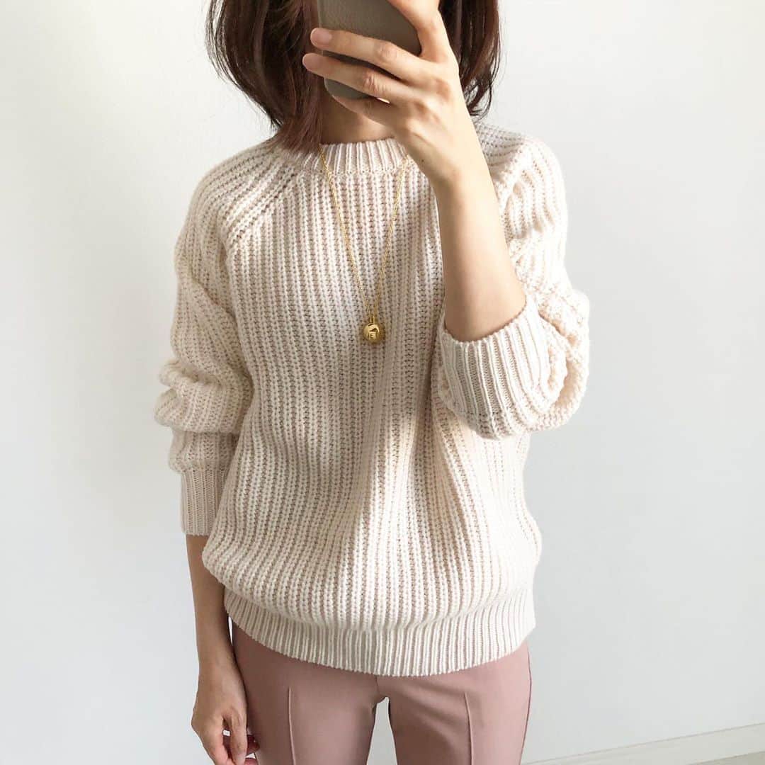 tomomiyu0920さんのインスタグラム写真 - (tomomiyu0920Instagram)「UNIQLO UのローゲージクルーネックセーターとPLSTのウォームリザーブスティックパンツも合う😍 . 髪の毛切りました！ 流行りのレイヤーたっぷりくびれヘアスタイルに✨ . ブログに詳しく書いたので、ご興味がある方はご覧になってみてください。 ストーリーズURLからも飛べます✈️ . @uniqlo  @uniqlo_ginza  @uniqlo_with  @plst_official  . #uniqlou #ライトウェイトローゲージクルーネックセーター #ユニクロユー #ユニクロニット族 #ユニクロニット部 #uniqloginza2020fw @woomy.me #partegram #noel_media」10月2日 19時44分 - tomomiyu0920
