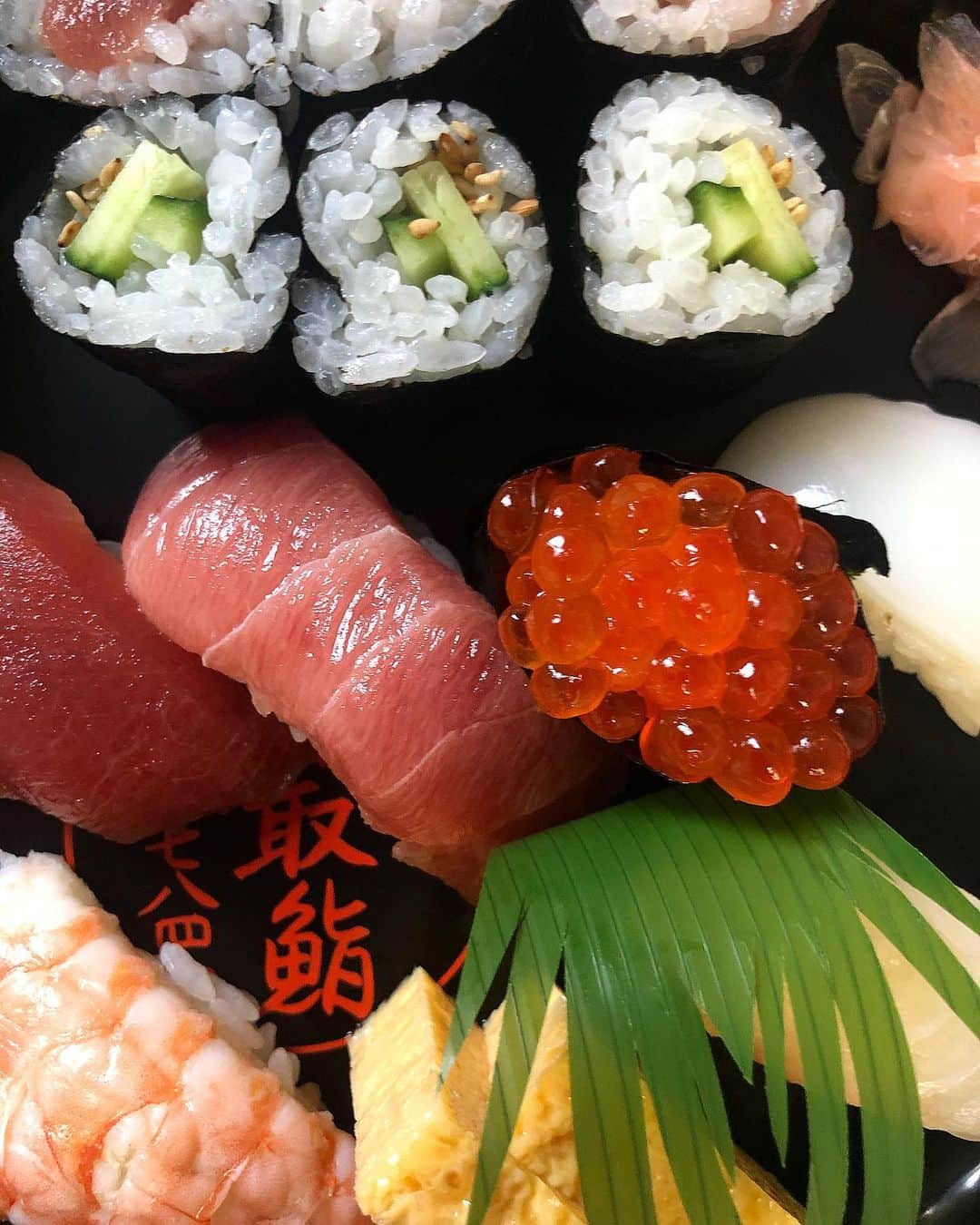 佐藤史果のインスタグラム：「🍣🥢🍵=🤦🏼‍♀️💘✨ #世界一 #宇宙一 #大好きな食べ物 #お寿司 #osushi #幸せ #🤤」