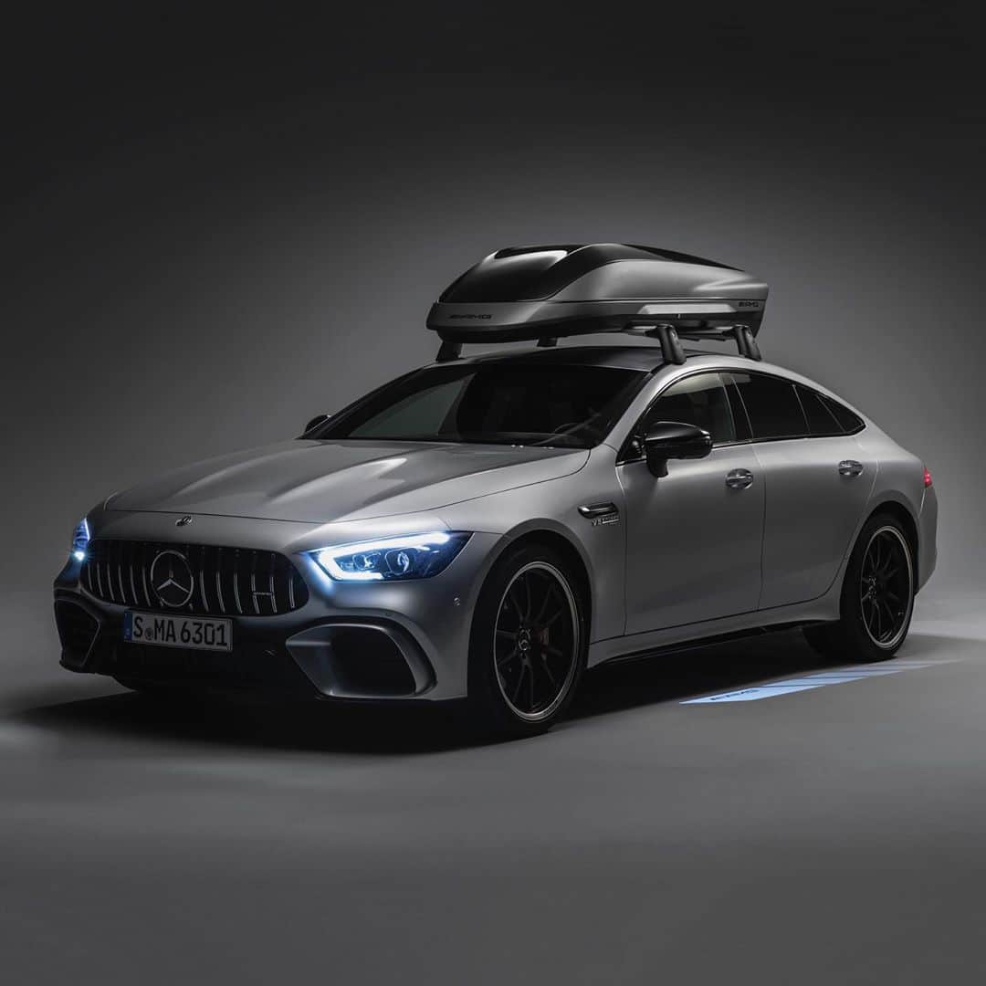 HYPEBEASTさんのインスタグラム写真 - (HYPEBEASTInstagram)「@hypebeastcarclub: @mercedesamg has created its very own roof box for those looking for more cargo space. Engineered to complement the company’s cars, the unit has been carefully designed to increase aerodynamic performance while reducing the noise it creates, using diffusers and fins and even integrating the handles into the box itself so it doesn’t jut out. It’s available in two versions, one for coupes and another for all other models, and comes with a water-resistant exterior shell dressed in comet-grey magno and AMG logos all around. Learn more details via the link in our bio. ⁠⠀ Photo: Mercedes-AMG」10月2日 19時47分 - hypebeast