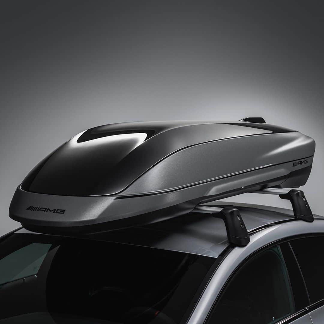 HYPEBEASTさんのインスタグラム写真 - (HYPEBEASTInstagram)「@hypebeastcarclub: @mercedesamg has created its very own roof box for those looking for more cargo space. Engineered to complement the company’s cars, the unit has been carefully designed to increase aerodynamic performance while reducing the noise it creates, using diffusers and fins and even integrating the handles into the box itself so it doesn’t jut out. It’s available in two versions, one for coupes and another for all other models, and comes with a water-resistant exterior shell dressed in comet-grey magno and AMG logos all around. Learn more details via the link in our bio. ⁠⠀ Photo: Mercedes-AMG」10月2日 19時47分 - hypebeast