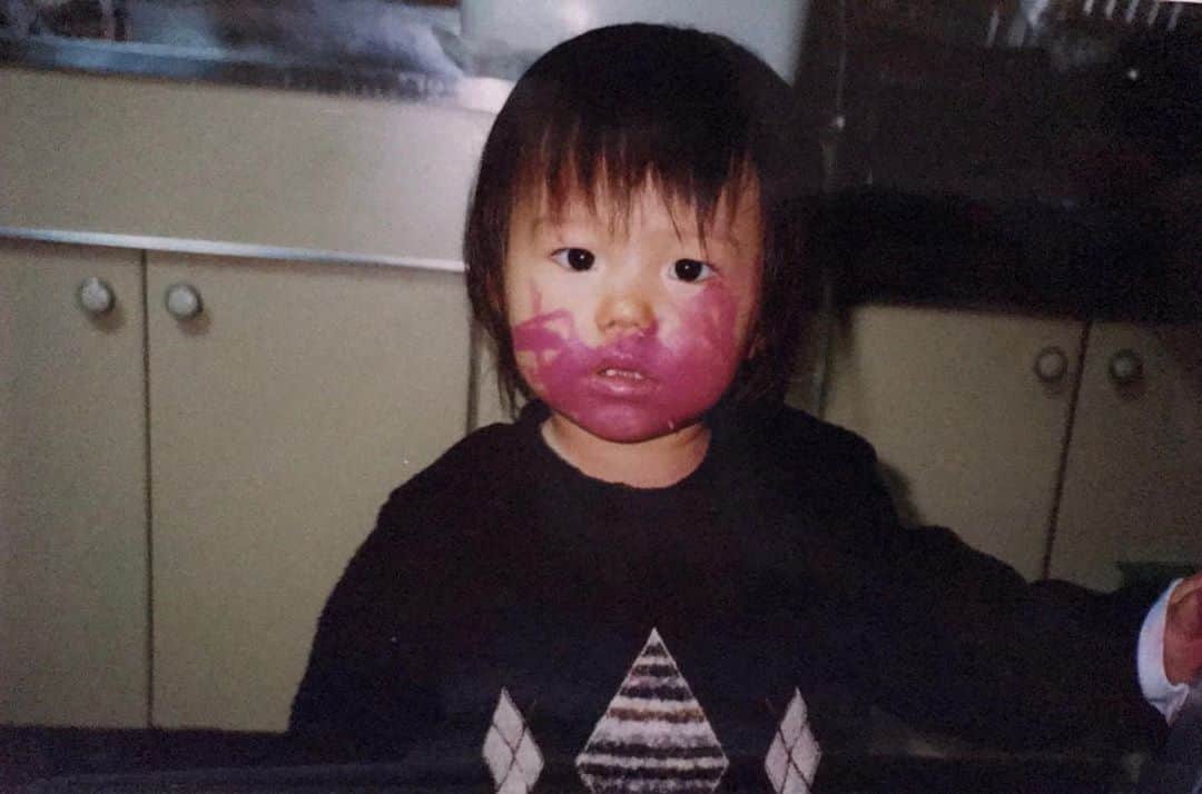志田彩良のインスタグラム：「・ 初めて自分でメイクをした日の写真。 リップ好きはこの時からなのかな~笑  「だから私はメイクする」放送まで 1週間を切りました！ 遂にパラビでは今日から先行配信がスタートします。 放送が待ちきれない~という方はパラビで是非❣️ 私は贅沢に両方見ます😏 #だから私はメイクする」