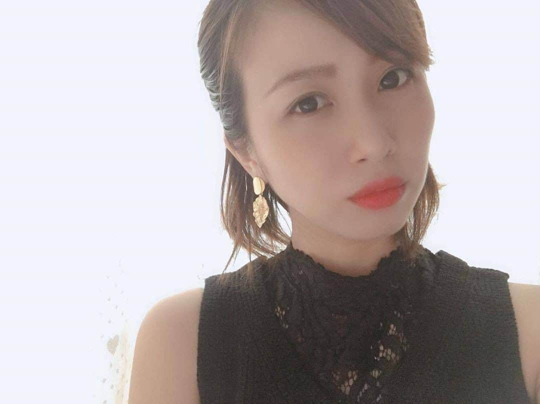 レンズアップルさんのインスタグラム写真 - (レンズアップルInstagram)「#レンズアップル公式アンバサダー の⁣ @k.i.mama_ さんが、⁣ WAVEリングを素敵に紹介してくださいました👀💕⁣ ⁣・‥…─*・‥…─*・‥…─*⁣ . . . . . #レンズアップル公式アンバサダー を始めて２ヶ月❤︎" カラコンを付けている私に旦那も慣れて来た様子🤣🤣 . . ✼WAVEワンデー UV RING plus ヴィヴィッドベール (ブラウン パッケージ) . ✼WAVEワンデー UV RING plus ナチュラルベール (ピンク パッケージ) . の2種類☝︎𓂃𓈒𓏸 . . 今回は#ナチュラルベール を使用しています♩ . . . @lensapple で3000円以上購入の時に使える 100円offのクーポン出てるから是非使って下さい♥♥ クーポンコード：BTAZ 期限：2020/12/31 23:59まで ※お一人さま1回のみ有効 対象商品：https://www.lens-apple.jp/productlist/filter/categoryId/4/ . #レンズアップル公式アンバサダー ( @lensapple )✧︎*。 #レンズアップル#カラコン . . . . . #ママ友募集#ママリ#3児ママ #3児のママ #3児の母 #mamagirl #ママガール#ペアトレ #5歳6ヶ月#女の子#年長 #1歳8ヶ月#男の子#未満児 #2ヶ月#令和2年ベビー #令和ベビー #仕事と育児と家事をすること #福岡ママ#ままのて#ベビモ#マムズスタイル #公式たまひよグラマー post by @k.i.mama_  ⁣・‥…─*・‥…─*・‥…─*⁣"」10月2日 20時00分 - lensapple