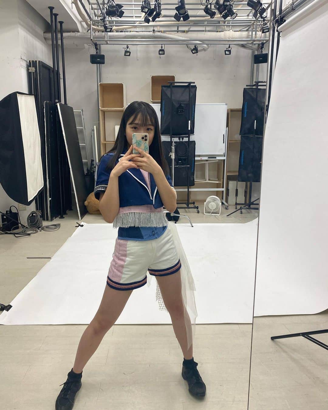 miyuのインスタグラム：「新しいアーティスト写真が公開されました！良かったらツイッター見てくださいね🧸ラストライブまで1ヶ月切っています。全力を尽くします。」