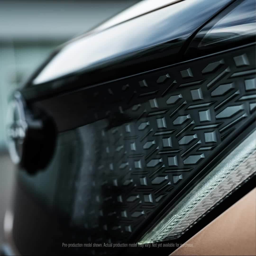のインスタグラム：「Sharp head-turns ahead. #NissanAriya #ElectricVehicle」
