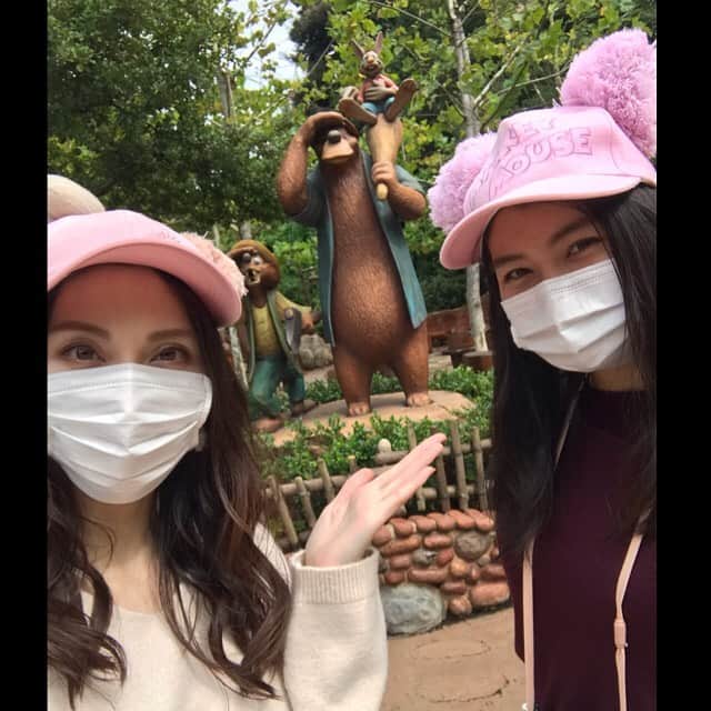 のインスタグラム：「Tokyo Disney land♪  #東京ディズニーランド #スプラッシュマウンテン #スプラッシュマウンテン最前列 #スプラッシュマウンテンの写真 #姉妹ディズニー #姉妹 #ディズニーコーデ #ディズニーランド」