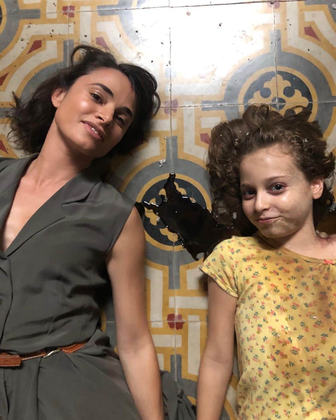 ミア・マエストロのインスタグラム：「How Giulia and I roll on the set of THE BINDING 🪓 Who’s watching?!  OUT TODAY on @ NETFLIX 🌏  #TheBinding #IlLegame」
