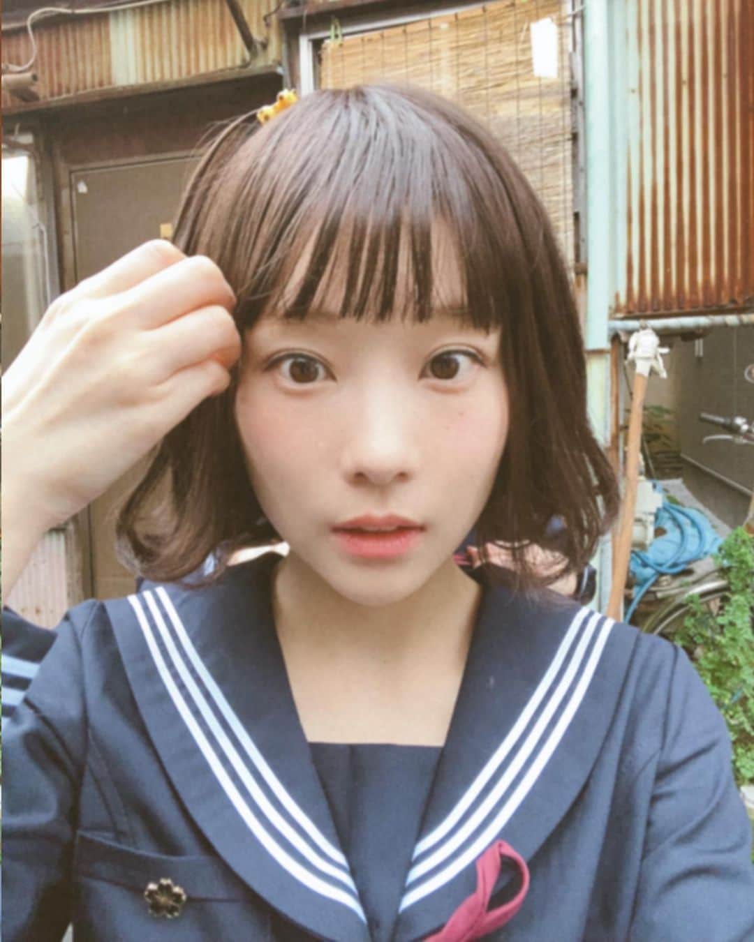 重盛さと美さんのインスタグラム写真 - (重盛さと美Instagram)「🦛🐭🖤 uchiseiuchi 私は同級生の、 スーパーヒーローの卵の役🦸🏻✨ 誰も気付いていないだろうけど、 キリンのゴムがトレードマークだよ☺️🦒（笑） #私物 #小さなこだわり #キリンのゴム #誰か気付いて #🦒」10月2日 20時40分 - satomi_shigemori