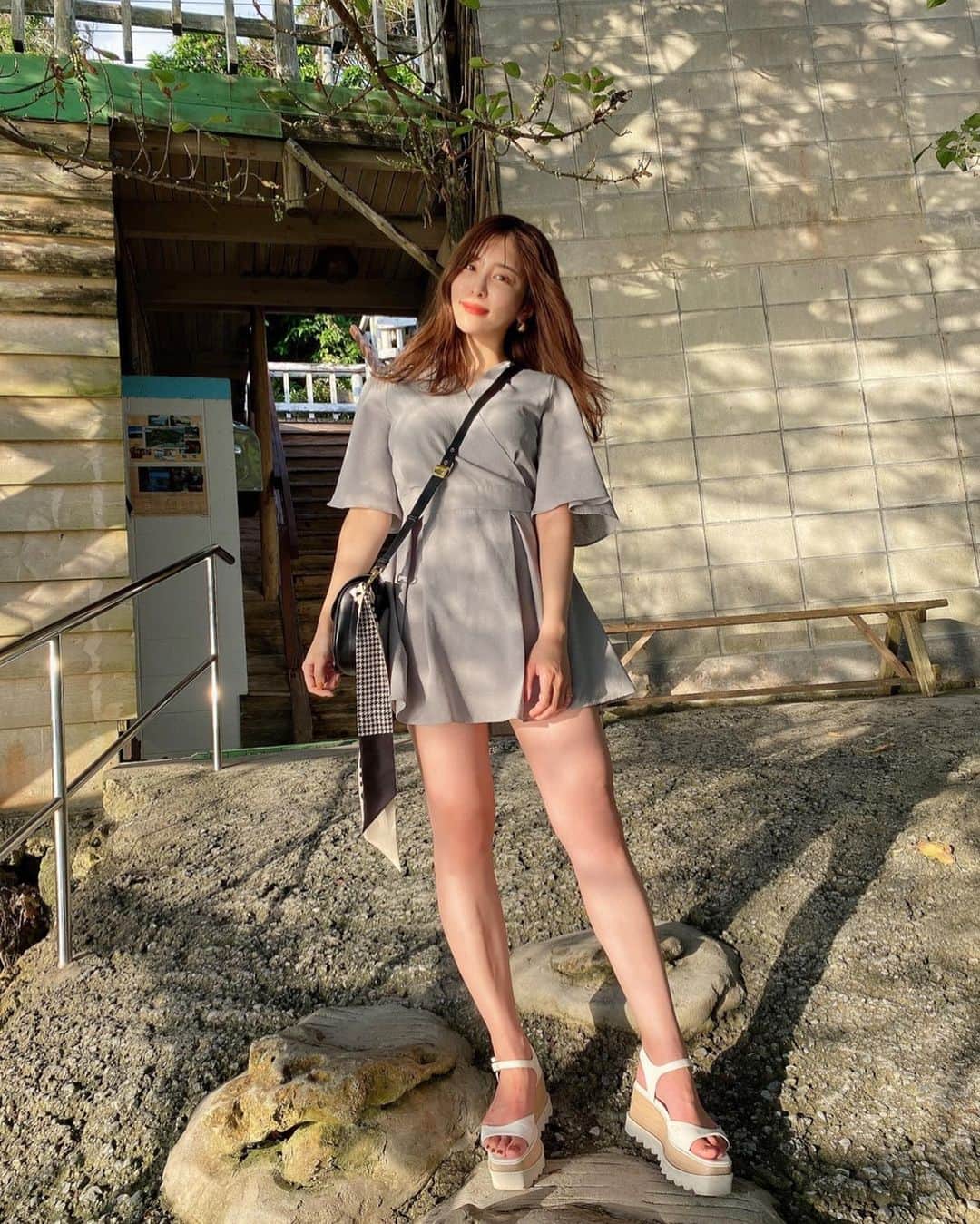 桃衣香帆さんのインスタグラム写真 - (桃衣香帆Instagram)「24歳、脚を出すのに抵抗を感じているけどたまには。。笑」10月2日 20時44分 - momoikaho