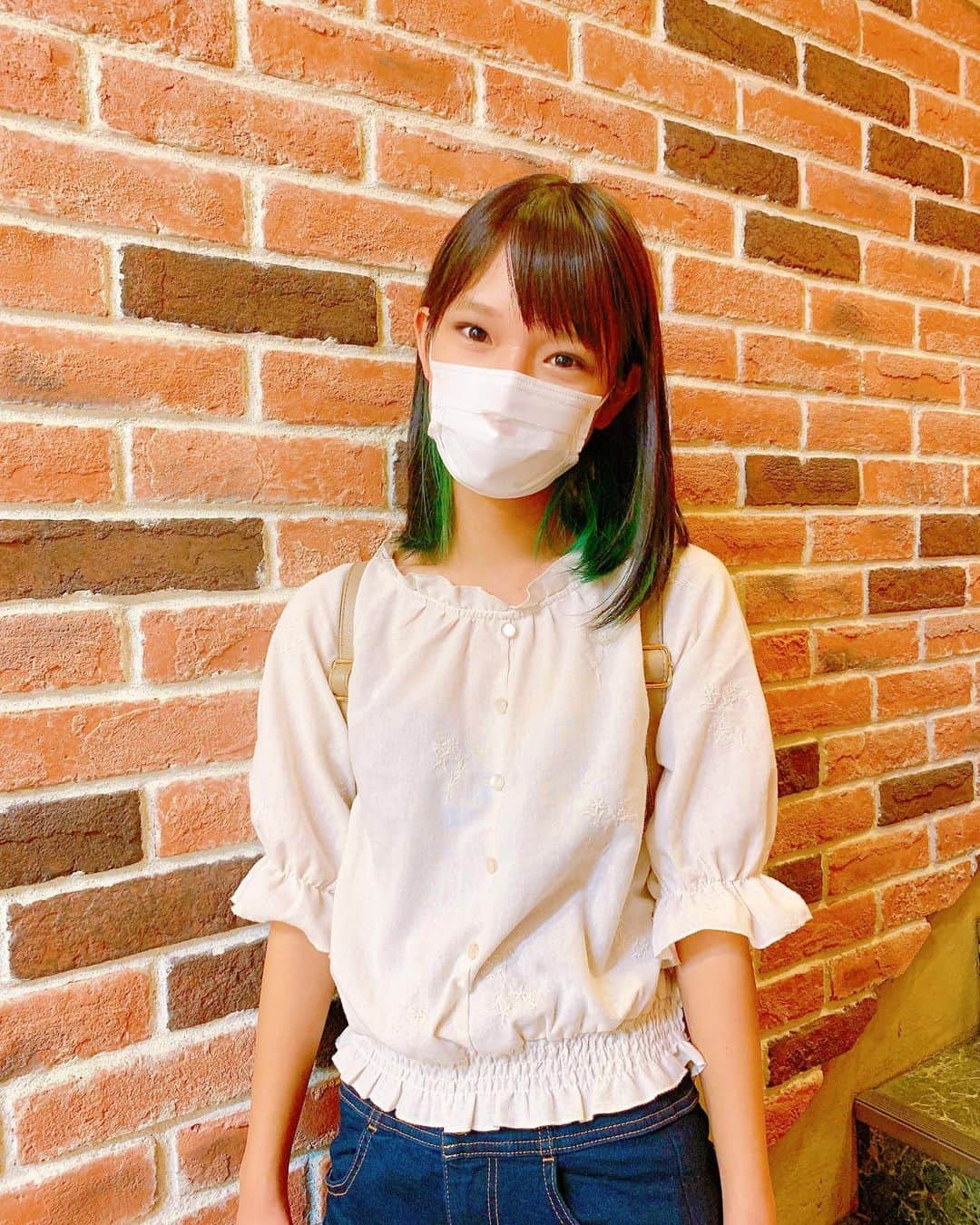なみなみのインスタグラム：「♪ 弦やピックを大量に買ったり〜 ギターのためだけの日になりました〜☺️」