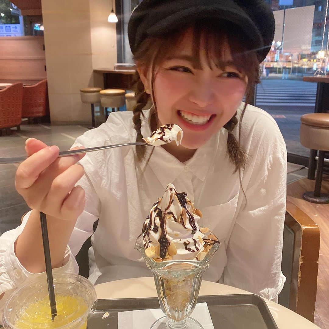 山内鈴蘭さんのインスタグラム写真 - (山内鈴蘭Instagram)「いつかのパフェ🍨💓💓 ． ． #サンマルクカフェ  のパフェ好きなんだけど🤔 シンプルで好きっ ． ． 👗 #candystripper  #zara  #tiffanyandco  ． ． #チョコナッツ #パフェ #チョコバナナ #かと思いきや #違うんだなぁこれが 🥴 #カフェ #カフェオレ #頼もうと思ったのに #柚子オレンジ #注文するあたり #子供か 👧」10月2日 20時56分 - xxsuzuranxx